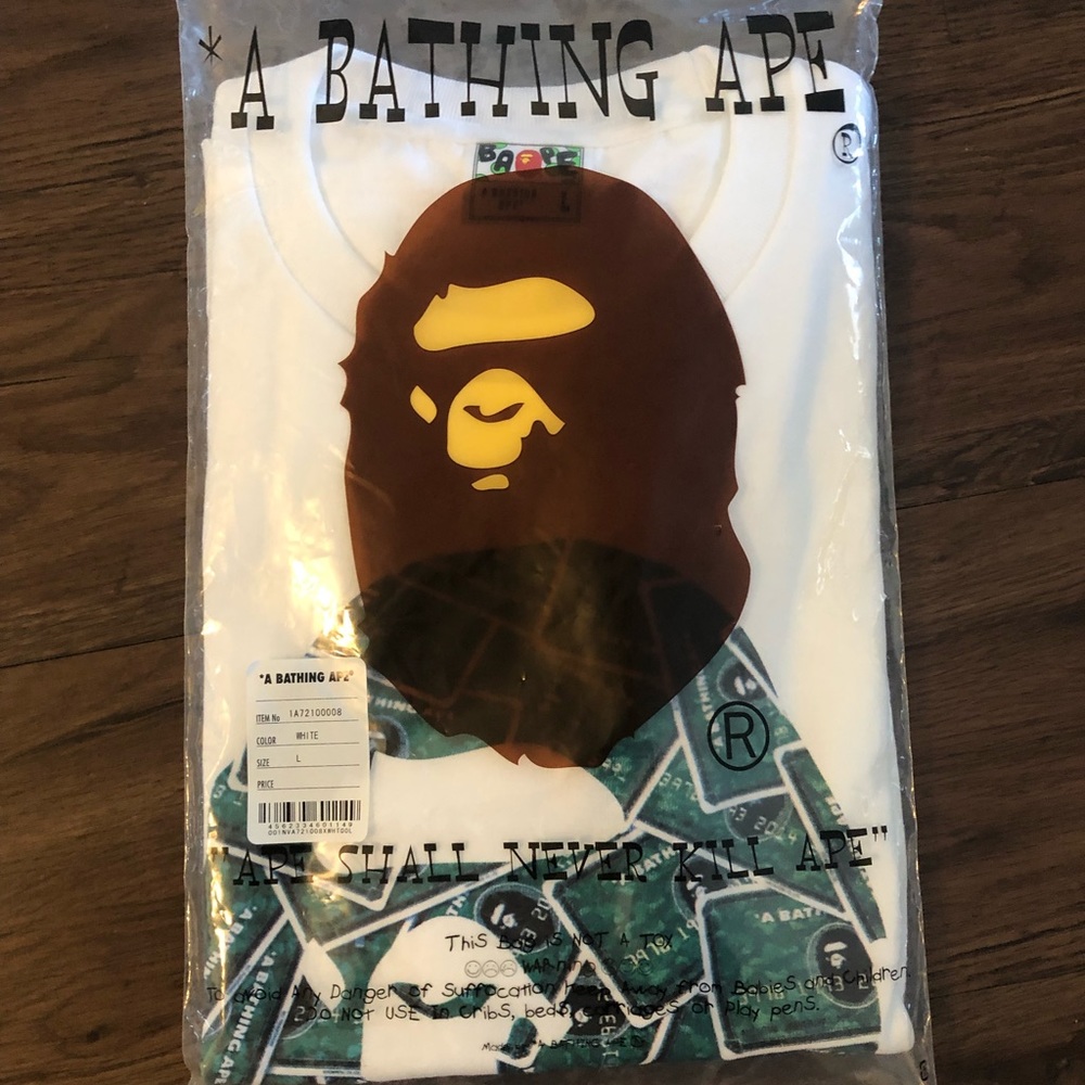 A bathing ape tshirt 💯authentic still in bag
